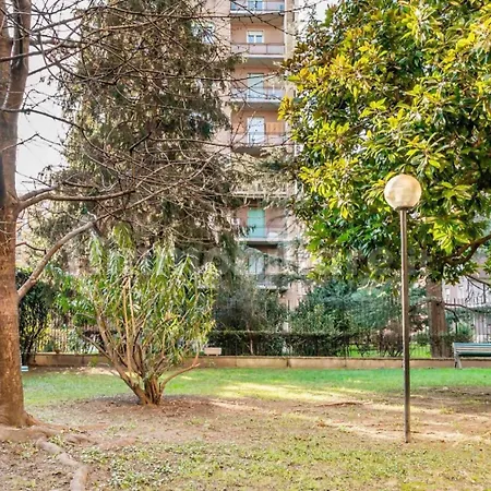 Auguste Metro M1 Rembrandt 45 Apartman *