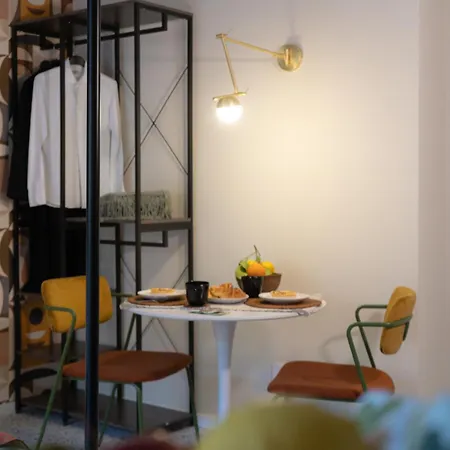 Auguste Metro M1 Rembrandt 45 Apartman