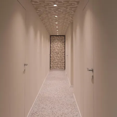 Auguste Metro M1 Rembrandt 45 * Milan